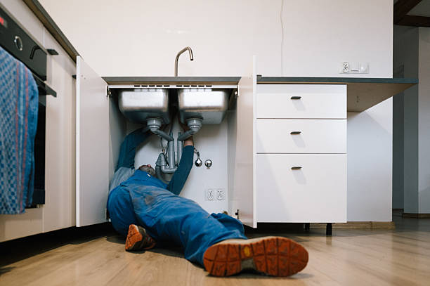 Professional Emergency Plumber technician working in Hampstead, NH